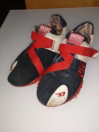 Zapatillas Marca Diesel de segunda mano por 5 EUR en Málaga en WALLAPOP