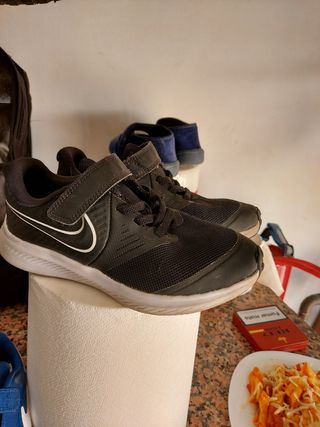 Zapatilla de niño Nike. Número 30 de segunda mano por 20 EUR en Riola en  WALLAPOP