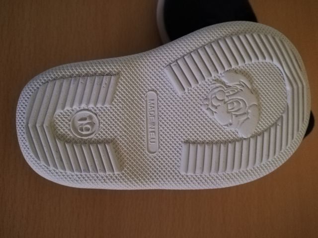 Zapatillas bebe num 19