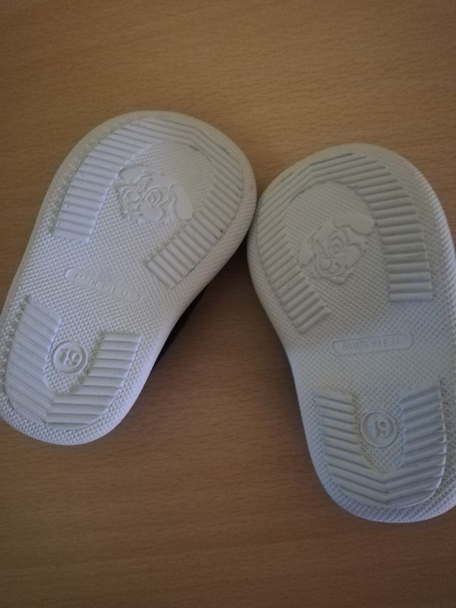 Zapatillas bebe num 19