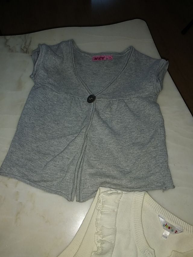 lote de 2 chalecos niña, talla 5-6 años.