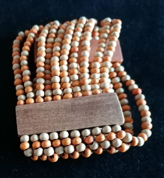 Pulseras de madera