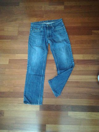 Vaqueros hombre Massimo Dutti de segunda mano por 10 EUR en Majadahonda en  WALLAPOP