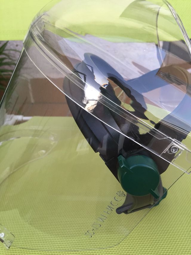 Vendo 2 pantallas ajustables CE