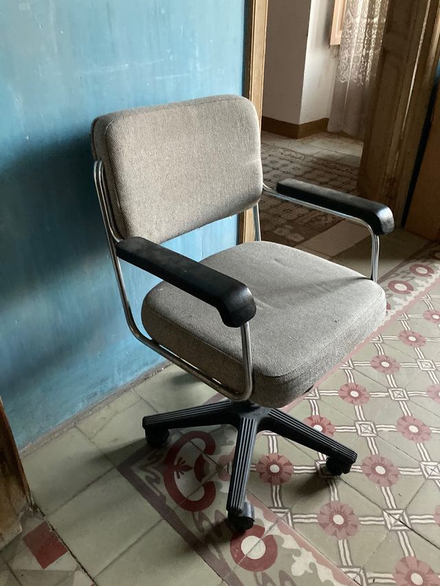 Silla oficina antigua