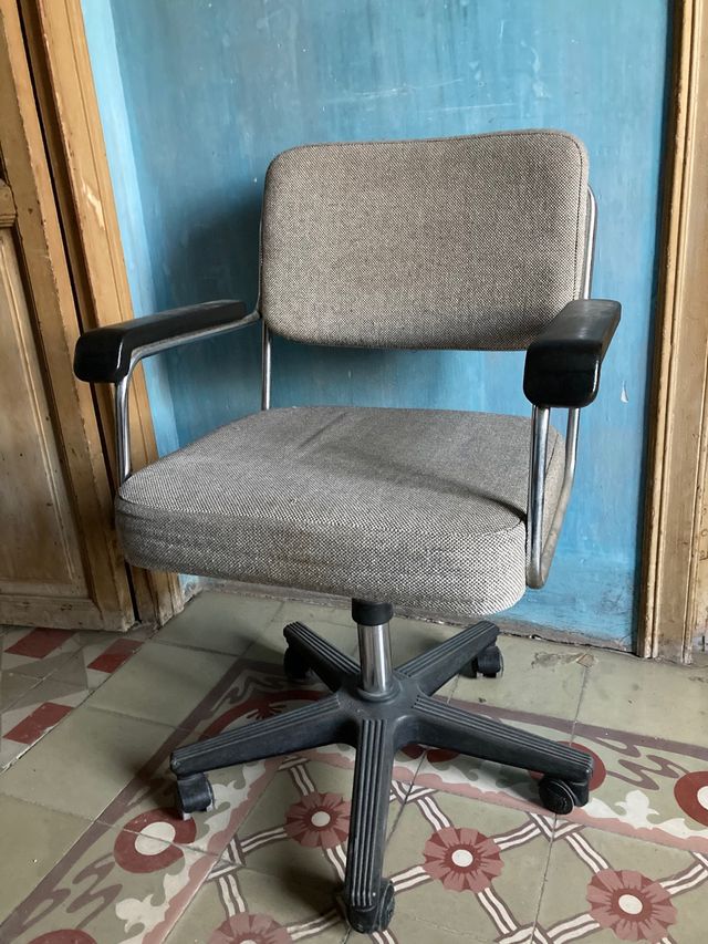 Silla oficina antigua