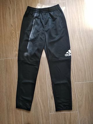 Pantalón chándal Adidas niño nuevo talla 10-11 de segunda mano por 8 EUR en  Isla Cristina en WALLAPOP