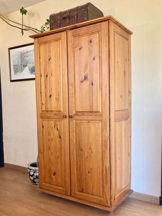 Armario de pino de segunda mano en WALLAPOP