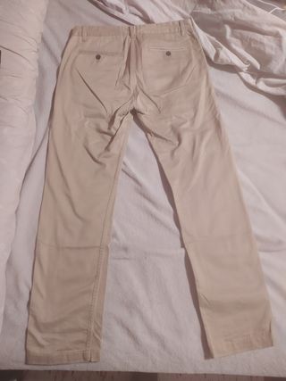 Pantalón chino hombre Sfera beige de segunda mano por 5 EUR en Porto do Son  en WALLAPOP