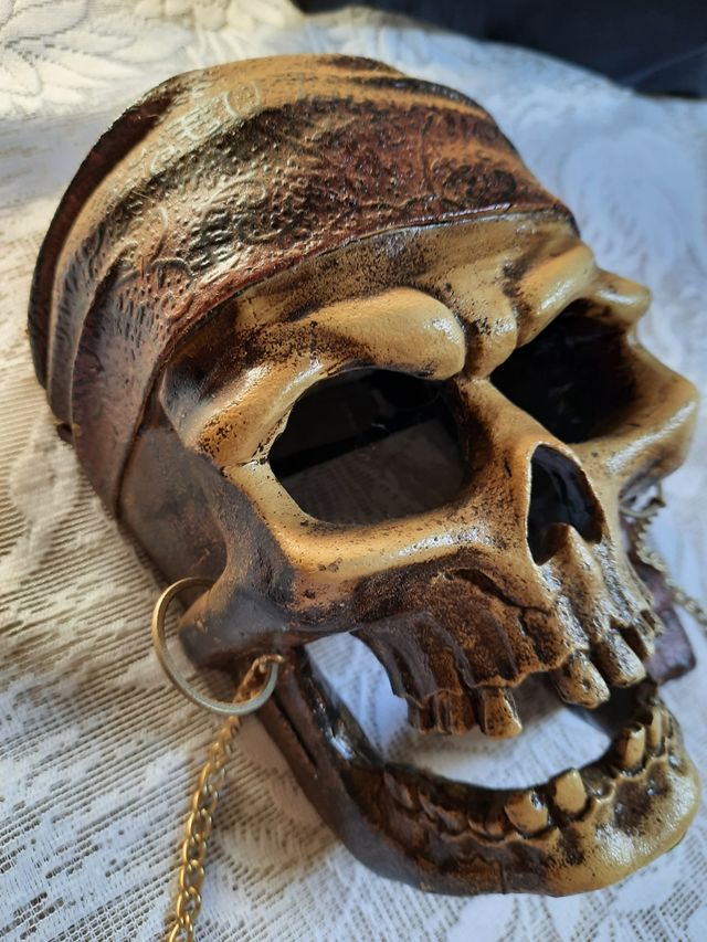 calabera pirata ,,terriblemente realista