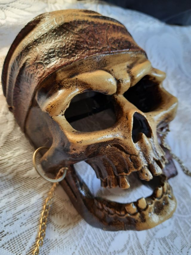 calabera pirata ,,terriblemente realista