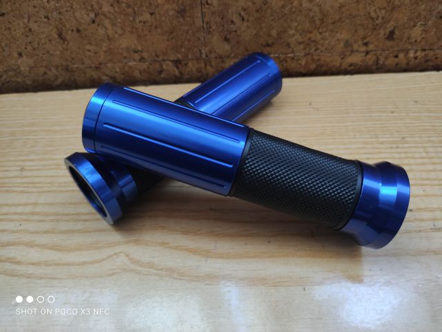 JUEGO DE PUÑOS EN ALUMINIO Y GOMA EN AZUL