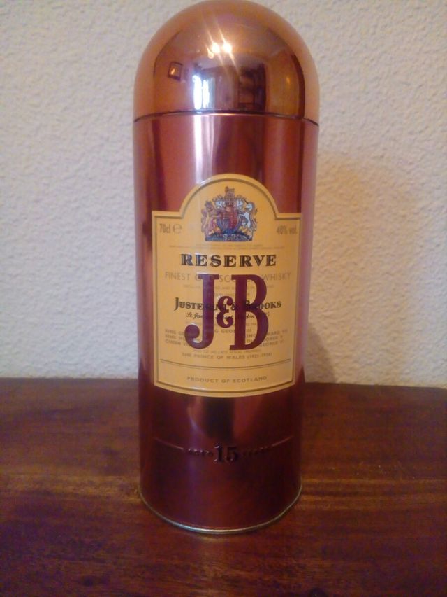 Caja J&B reserve aged 15 years