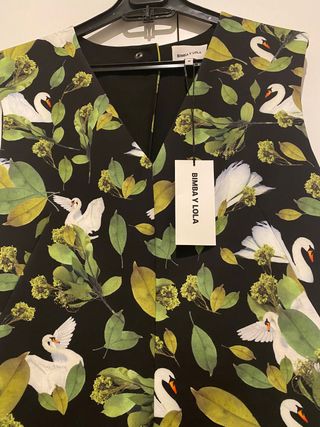 Vestido Bimba y Lola estampado cisnes de segunda mano por 58 EUR en Madrid  en WALLAPOP