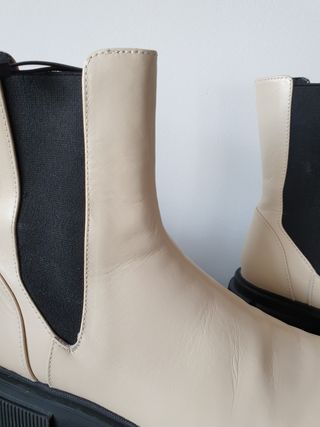 Botin plano piel track Zara de segunda mano por 35 EUR en Barcelona en  WALLAPOP