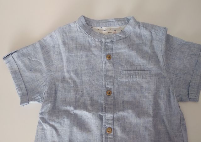 Camisa niño de manga corta azul de Zara.