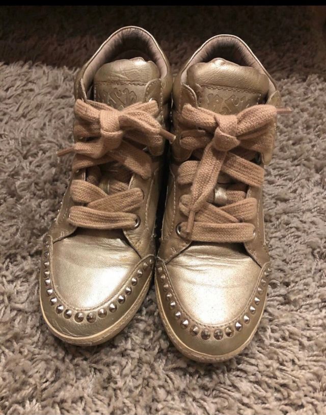 Bambas de piel doradas marca ASH T37