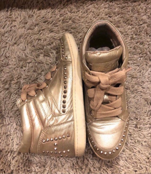 Bambas de piel doradas marca ASH T37