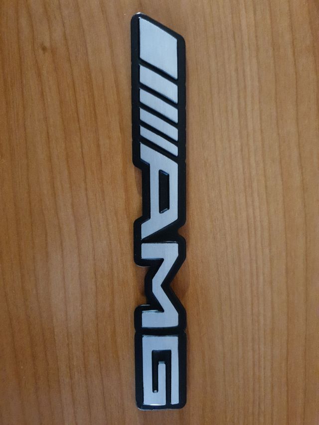 EMBLEMA METAL AMG NUEVO