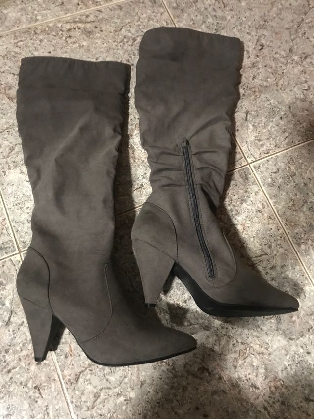 Botas altas grises New Look 41