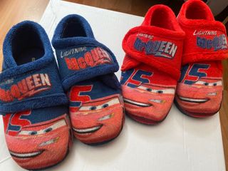 Zapatillas casa niño cars n.23 (2x1) de segunda mano por 15 EUR en Terrassa  en WALLAPOP
