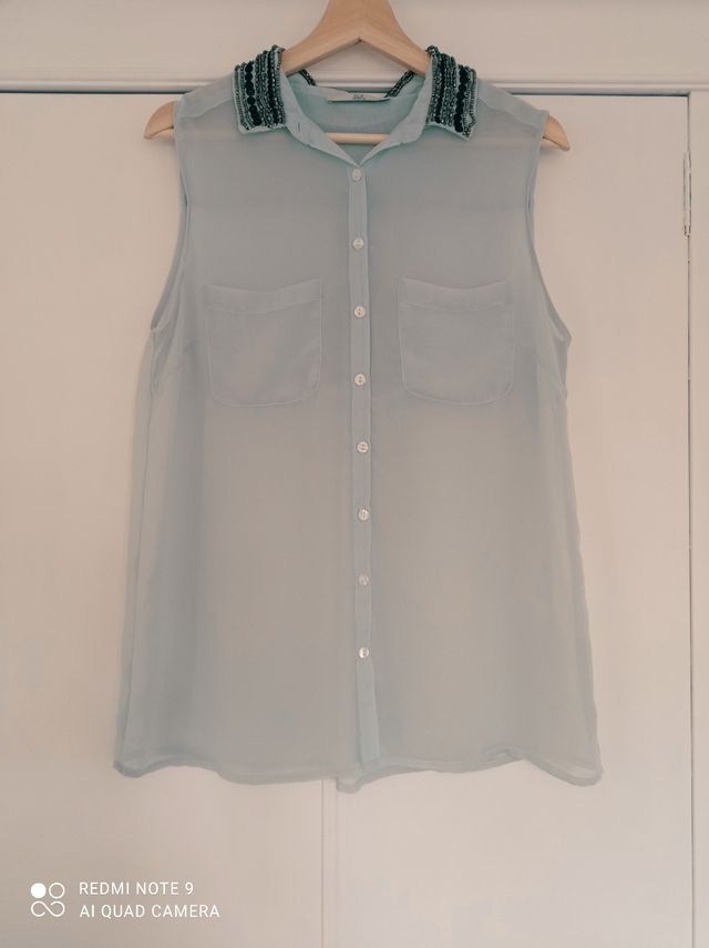 Blusa verde agua de gasa con detalles