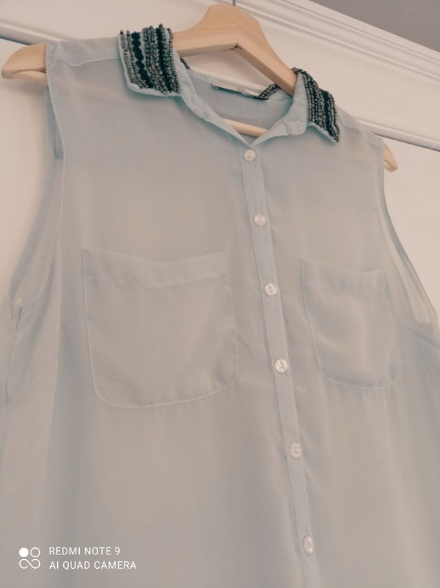 Blusa verde agua de gasa con detalles