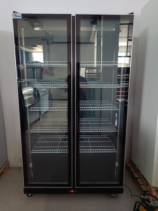 vitrinas pasteleras nuevas y maquinaria hostelería