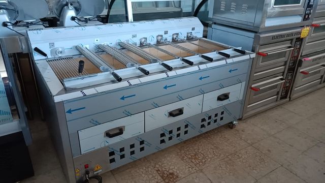 vitrinas pasteleras nuevas y maquinaria hostelería