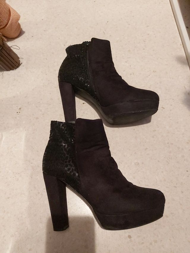 Botines negros ante y lentejuelas Calzado 5€