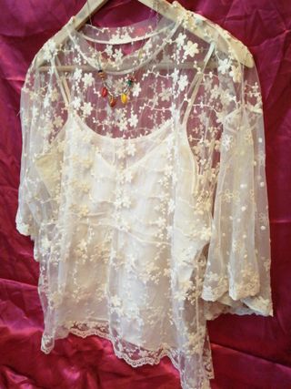 Blusa transparente flores Zara de segunda mano por 10 EUR en Santa Cruz de  Tenerife en WALLAPOP