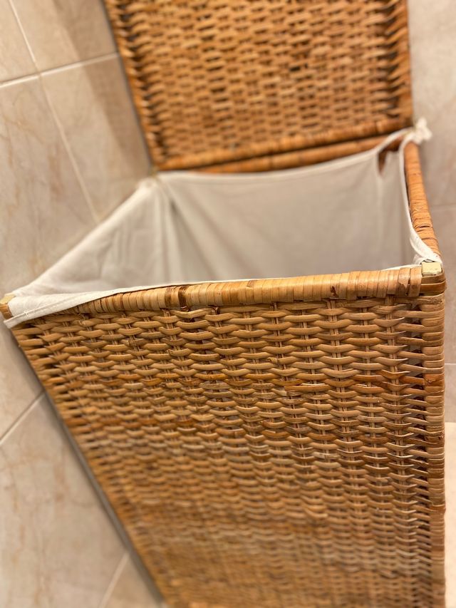 CESTO DE ROPA de segunda mano por 15 € en Madrid en WALLAPOP