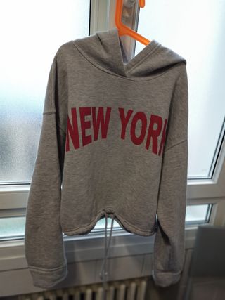 Sudadera gris New York zara de segunda mano por 8 EUR en Bilbao en WALLAPOP
