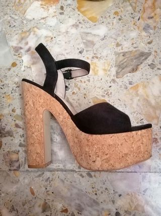 Sandalia tacon de corcho de segunda mano por 12 EUR en Alicante en WALLAPOP
