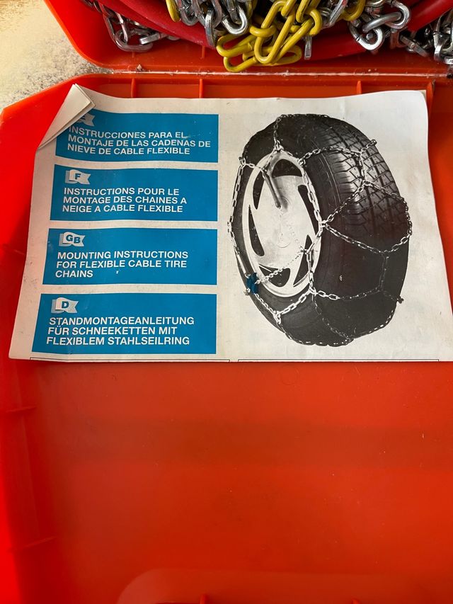 Cadenas para la nieve, para turismo.