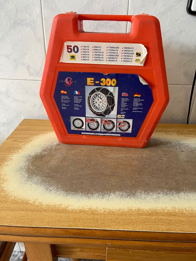 Cadenas para la nieve, para turismo.