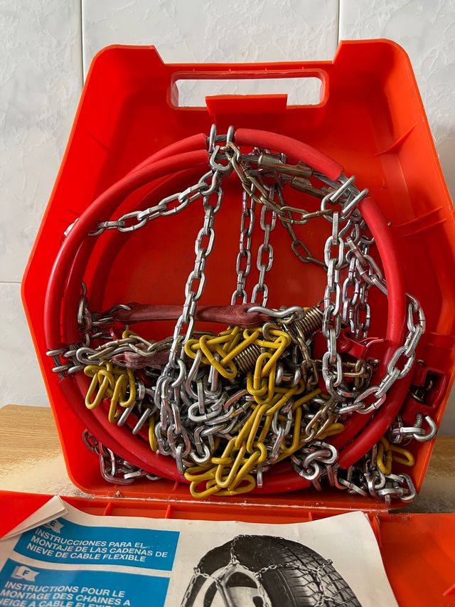 Cadenas para la nieve, para turismo.