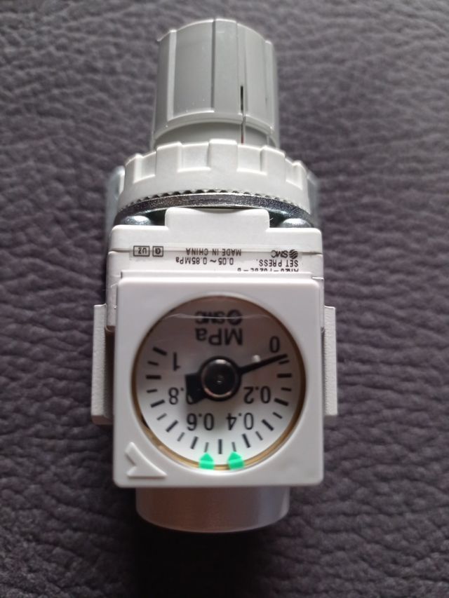 SMC Regulador de presión AR20-F02BE-B