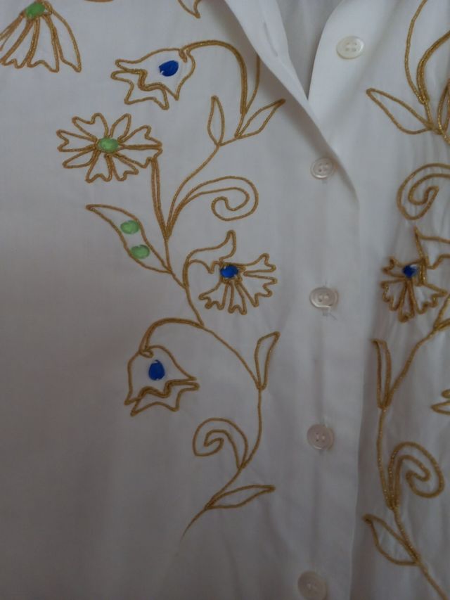 camisa blanca bordada