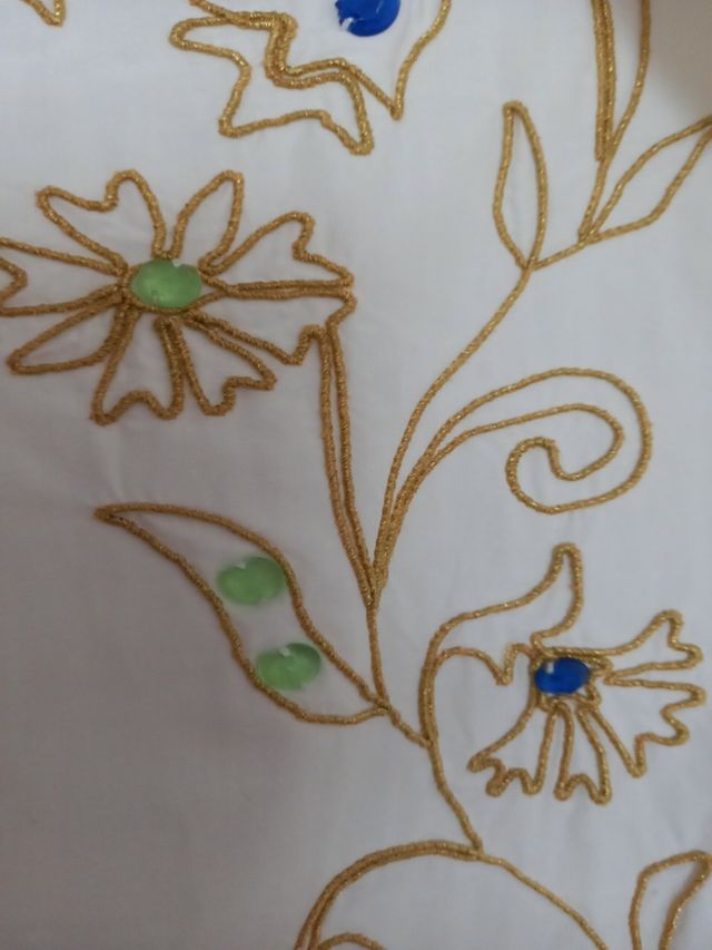 camisa blanca bordada