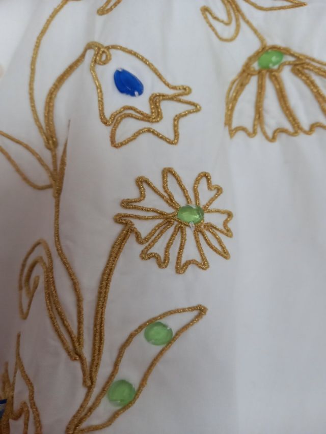 camisa blanca bordada
