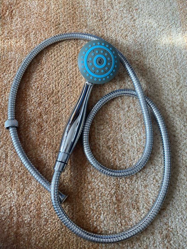 Agarrador ducha, grifo y barra de ducha