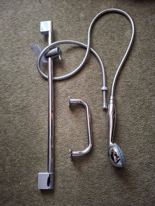 Agarrador ducha, grifo y barra de ducha