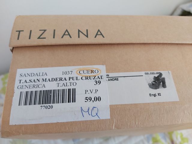 sandalias cruzadas de cuero