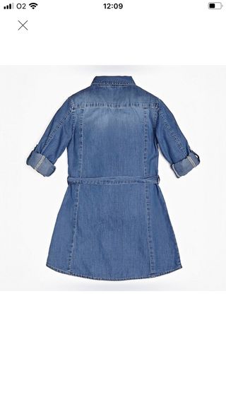 Vestido vaquero Guess de segunda mano por 35 EUR en Huesca en WALLAPOP