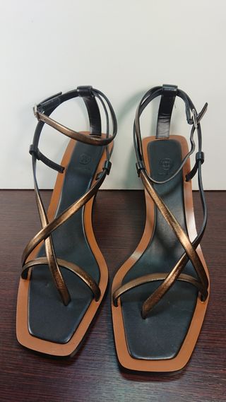 Sandalias Massimo Dutti Limited Edition de segunda mano por 25 EUR en  Alicante en WALLAPOP