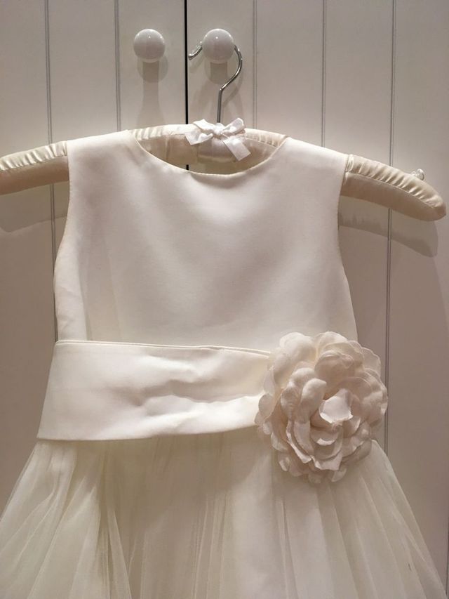 Vestido de gala o de comunión.