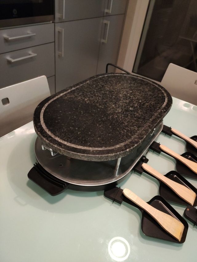 Pedra com fundidor de queijo