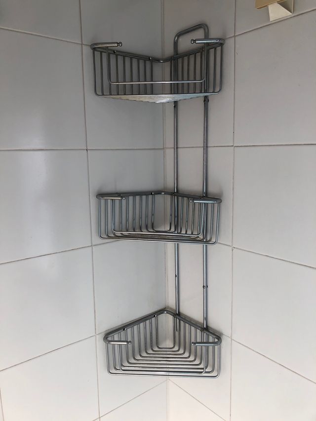 Estanterías para el baño de segunda mano por 5 € en Madrid en WALLAPOP