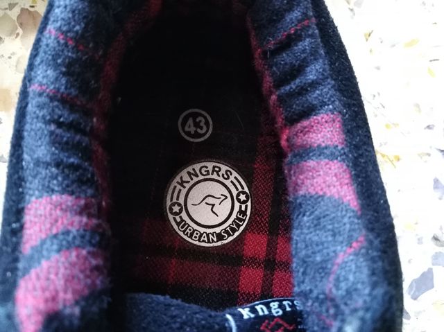 Tênis Kngrs esportivos